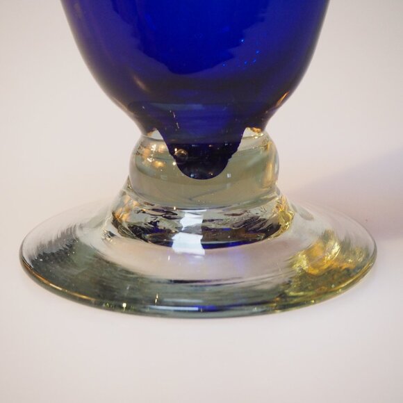 ๐ Vintage Hand-Blown Art Glass Cobalt Fan Vase - Picture 6 of 10